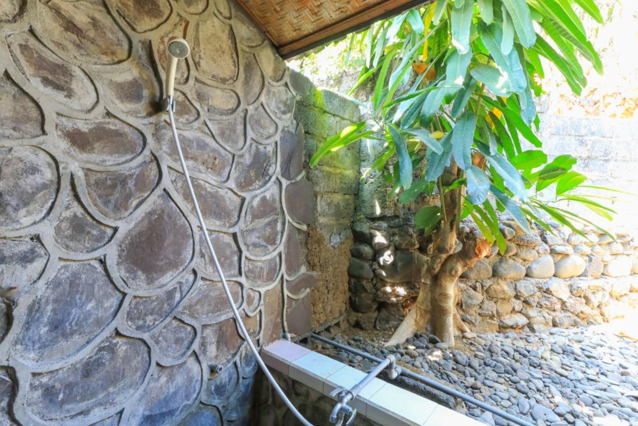 Hotel Tara Bar & Resto Air Sanih Kubutambahan  Luaran gambar