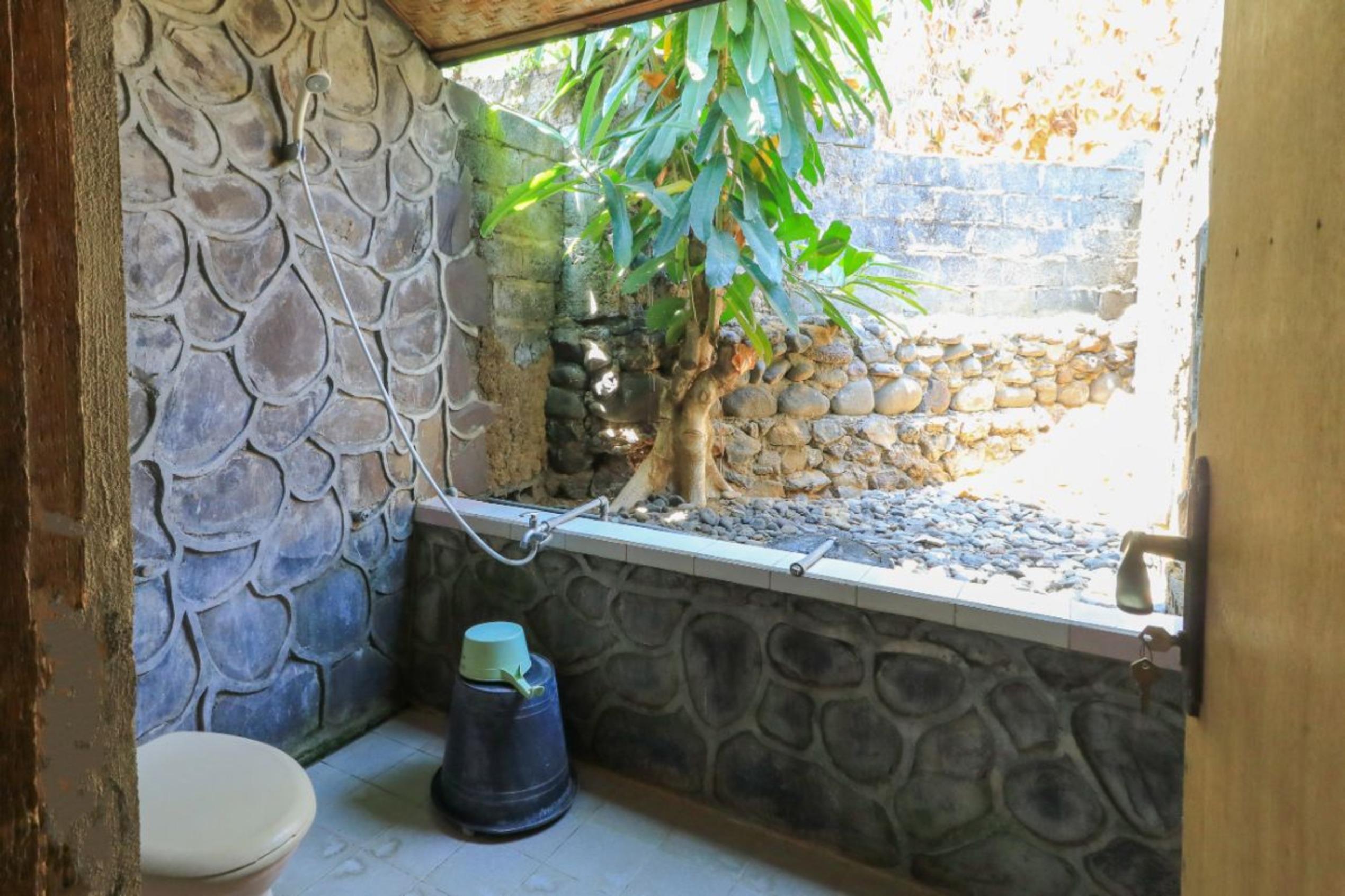 Hotel Tara Bar & Resto Air Sanih Kubutambahan  Luaran gambar